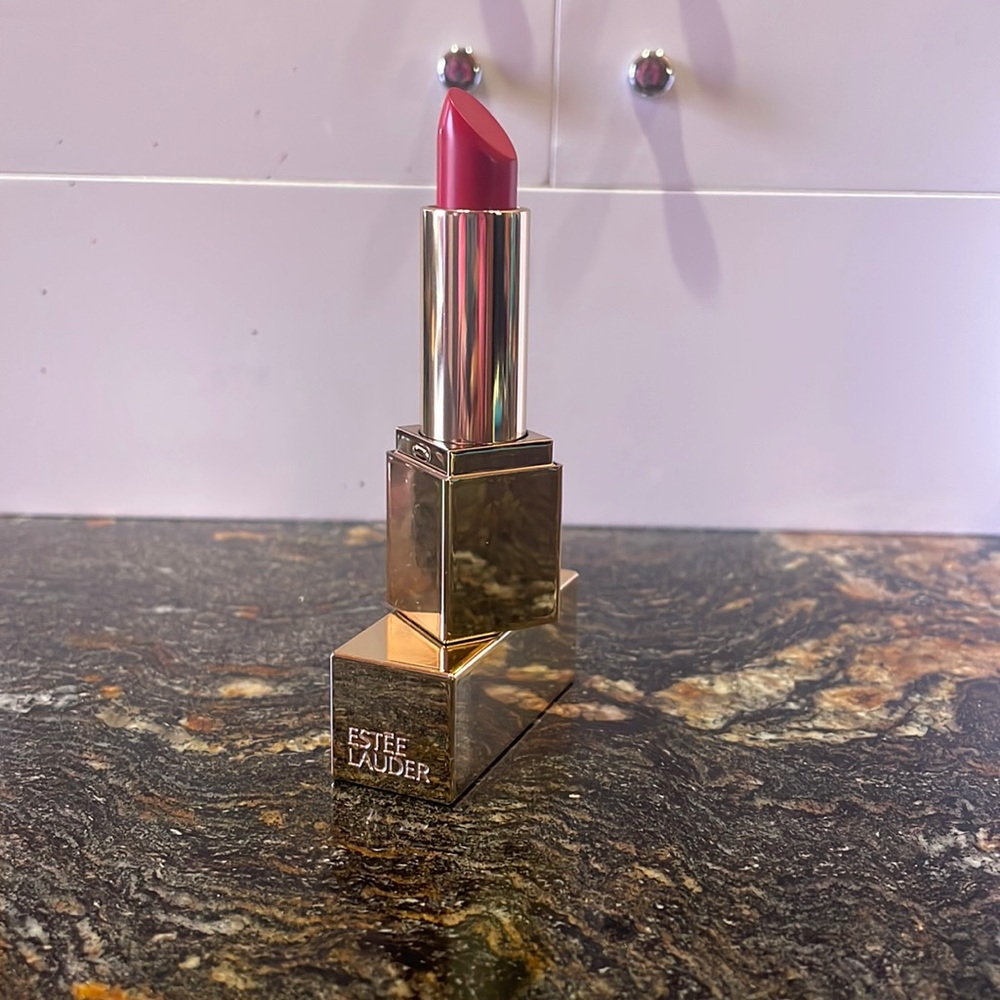 BNWOB Estée Lauder lipstick